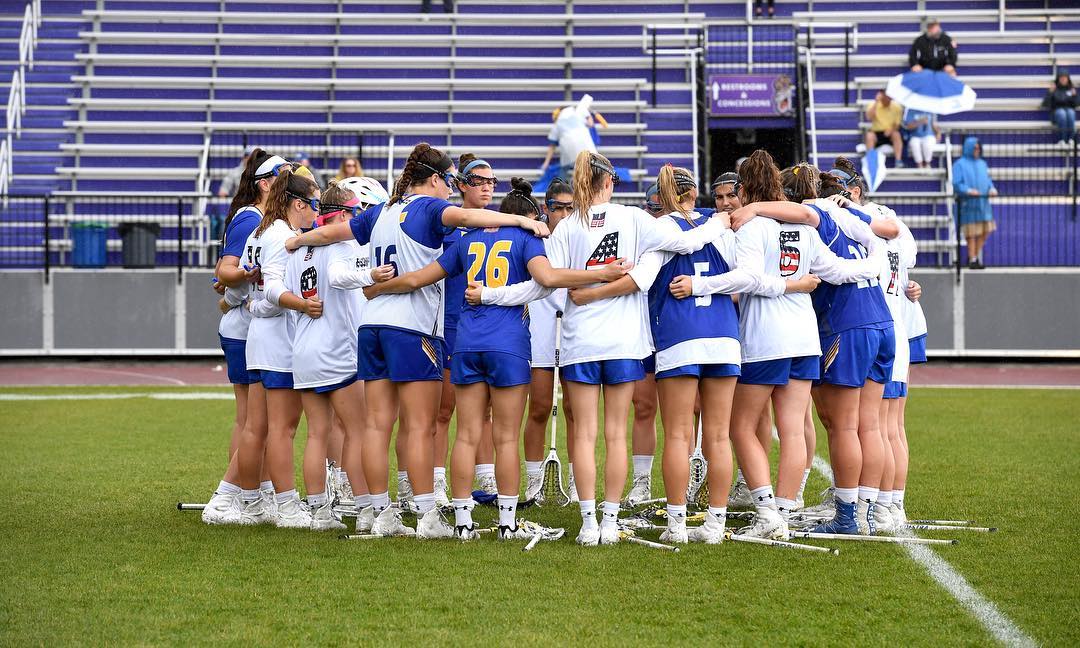 Hofstra Lacrosse women team huddle